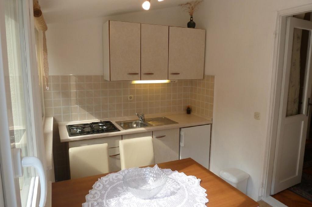 Apartments Indira Lovište Стая снимка