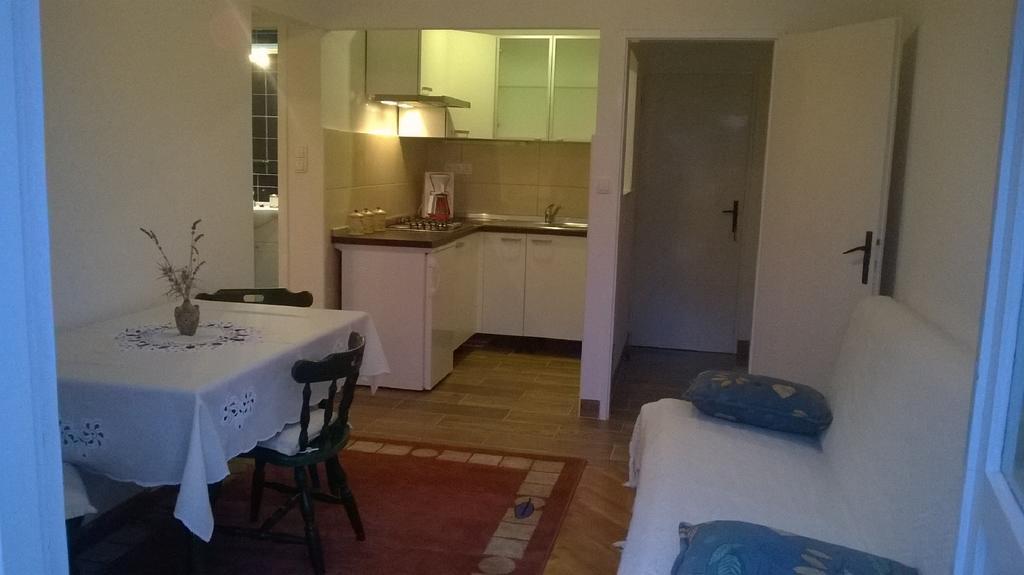 Apartments Indira Lovište Стая снимка