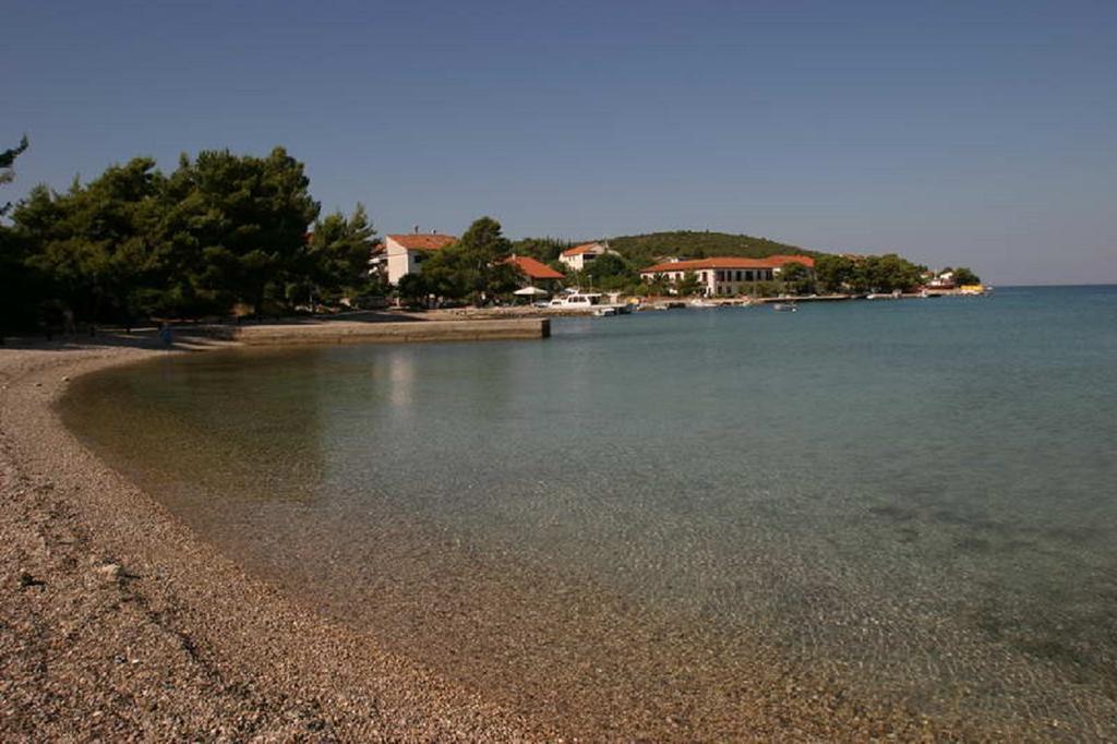 Apartments Indira Lovište Стая снимка
