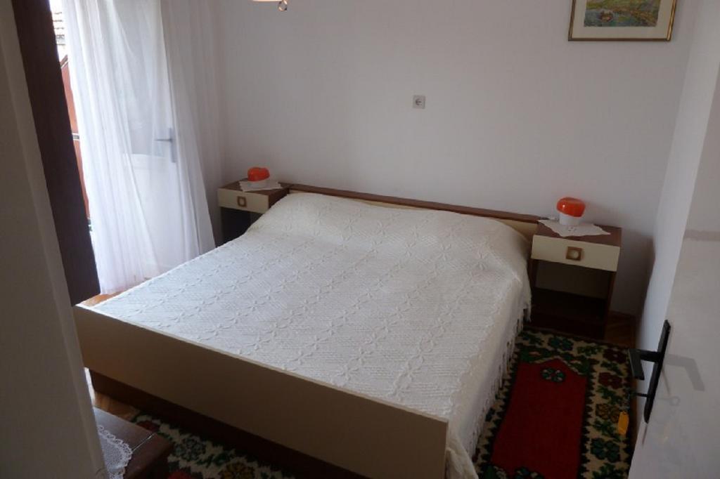 Apartments Indira Lovište Стая снимка