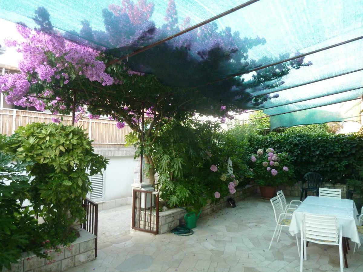 Apartments Indira Lovište Екстериор снимка