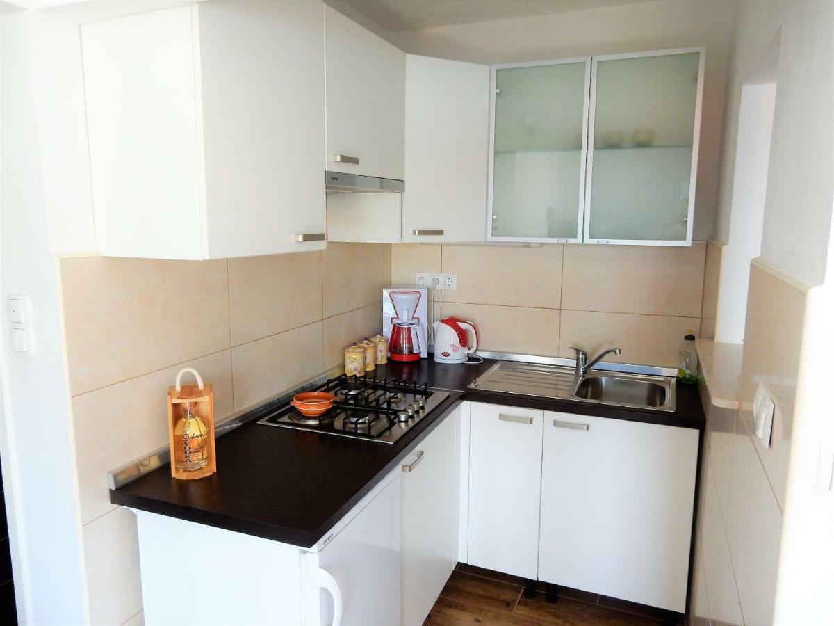 Apartments Indira Lovište Екстериор снимка