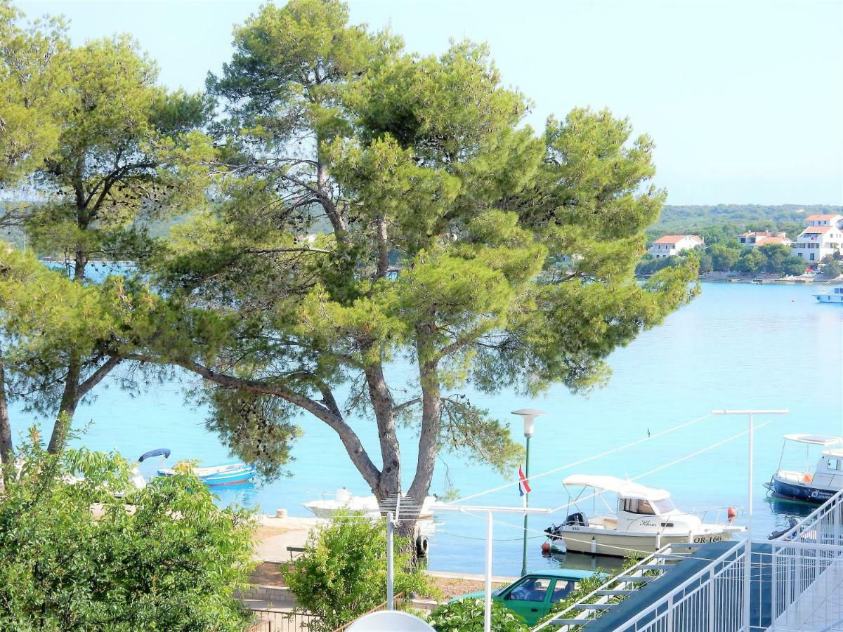 Apartments Indira Lovište Екстериор снимка