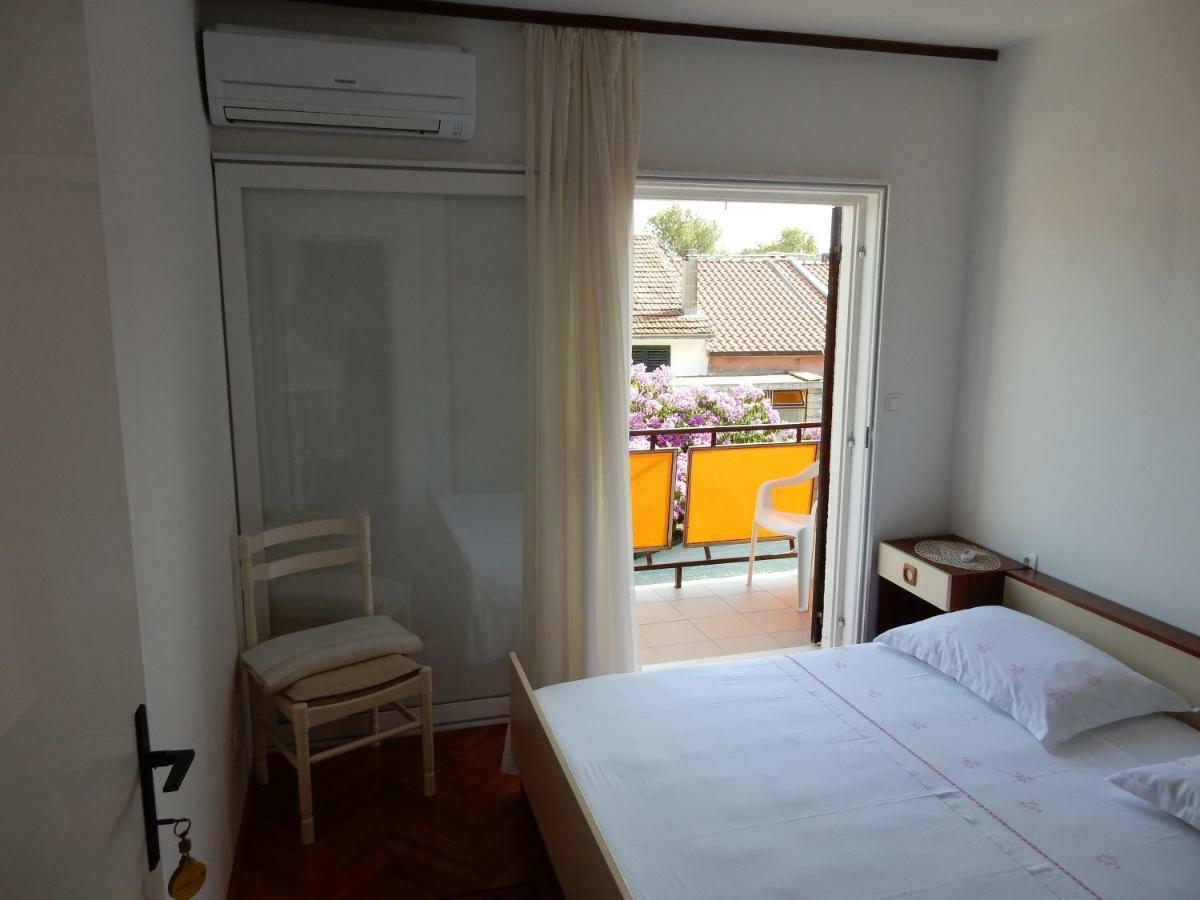 Apartments Indira Lovište Екстериор снимка