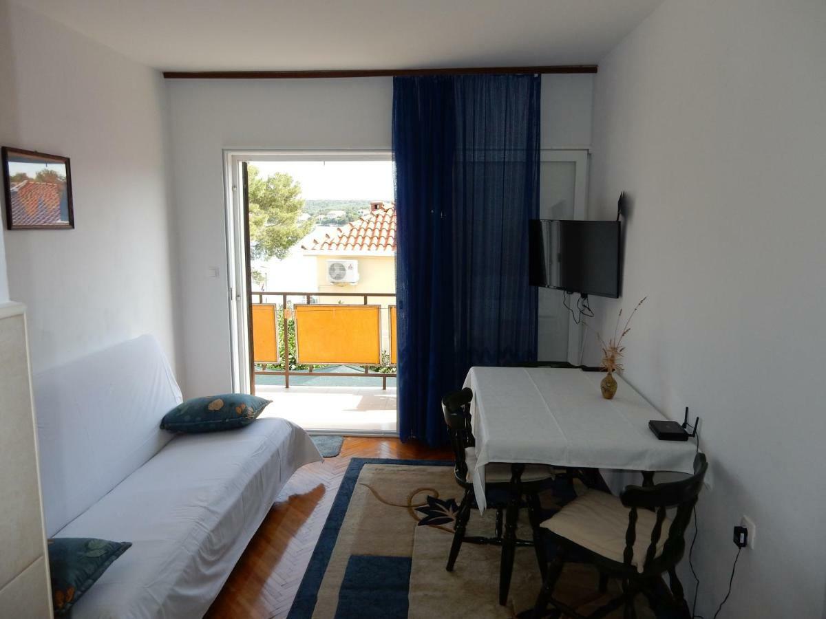 Apartments Indira Lovište Екстериор снимка