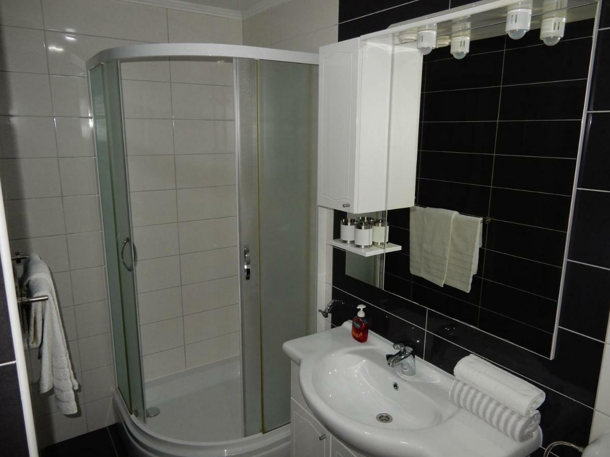 Apartments Indira Lovište Екстериор снимка