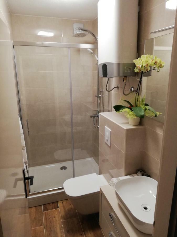 Apartments Indira Lovište Екстериор снимка